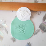 Modla Dama sa cvetnim šeširom