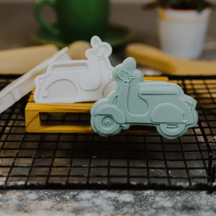 Vespa travel modla za zaljubljene