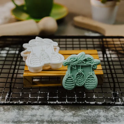 Uskršnja jaja na grani modlica