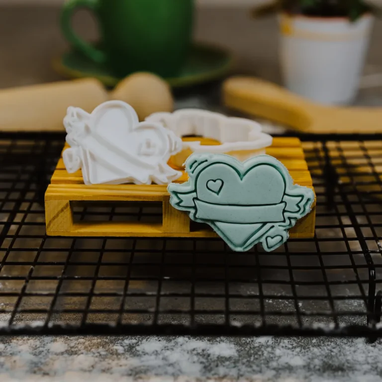 Srce s lentom utisnuto